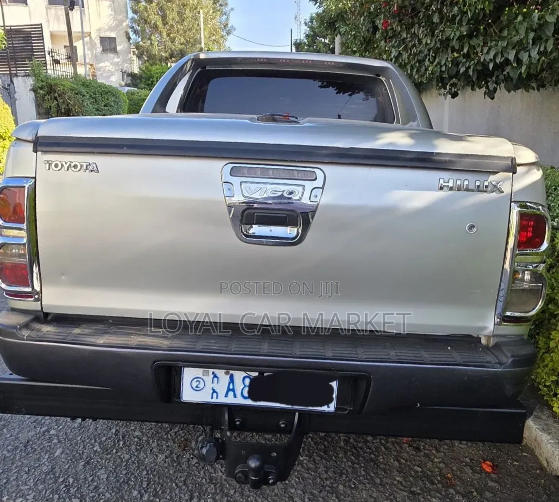 Toyota Hilux 2013 Gray