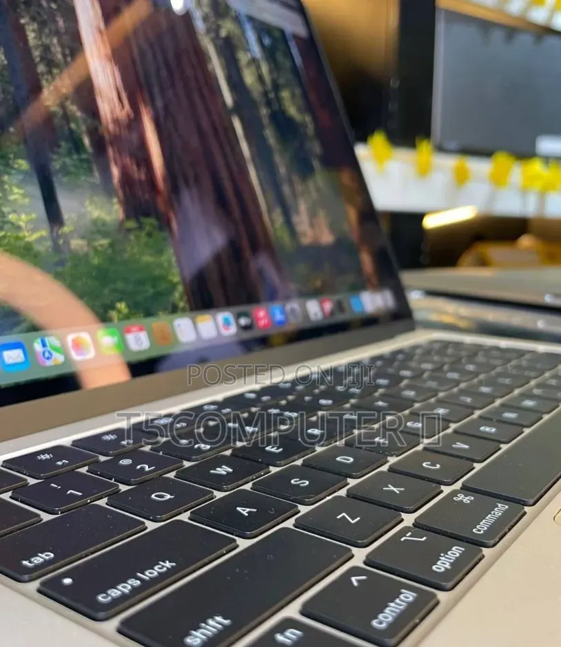 New Laptop Apple MacBook Air 2025 M4 16GB Apple M4 SSD 512GB
