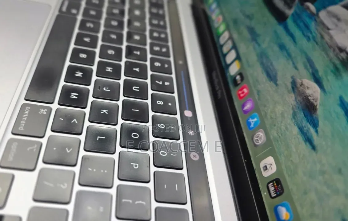 New Laptop Apple MacBook 8GB SSD 256GB