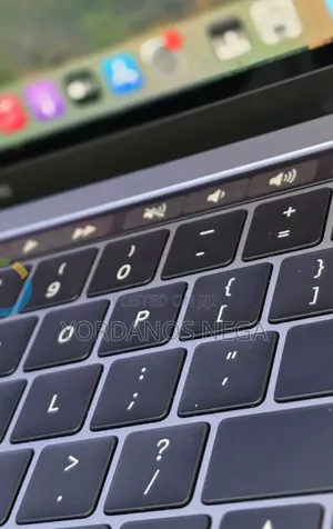 New Laptop Apple MacBook Pro 2019 16GB Intel Core i5 SSD 512GB