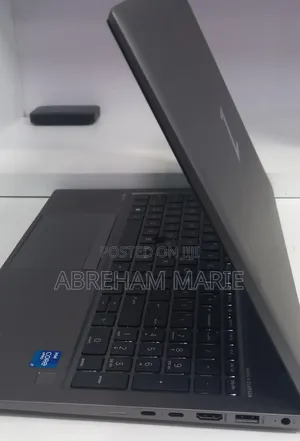 New Laptop HP ZBook Firefly G8 16GB Intel Core i7 SSD 512GB