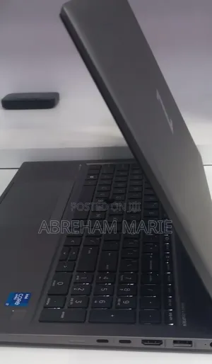 New Laptop HP ZBook Firefly G8 16GB Intel Core i7 SSD 512GB