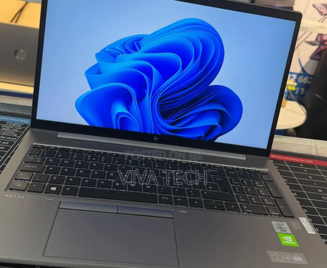 New Laptop HP ZBook Firefly 15 G7 16GB Intel Core i7 SSD 512GB