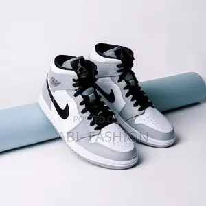 Nike Air Jordan 1 Mid “Light Smoke Grey”