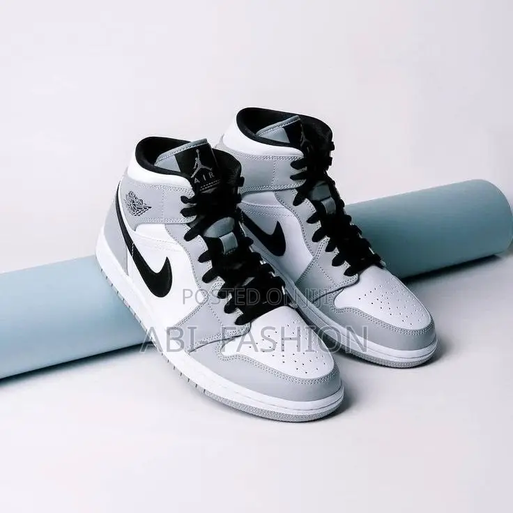 Nike Air Jordan 1 Mid “Light Smoke Grey”