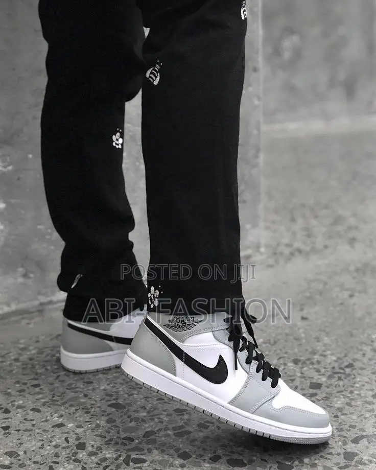 Nike Air Jordan 1 Mid “Light Smoke Grey”