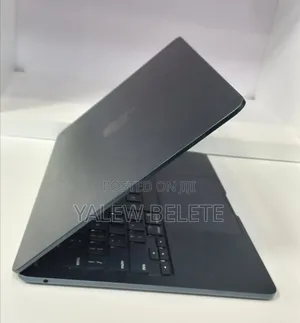 New Laptop Apple MacBook Air 2022 M2 8GB Apple M2 SSD 256GB