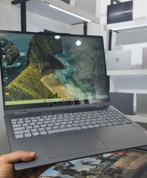 New Laptop Lenovo 16GB Intel Core Ultra 5 SSD 512GB