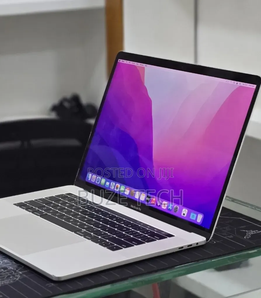 New Laptop Apple MacBook Pro 2017 16GB Intel Core i7 SSD 512GB