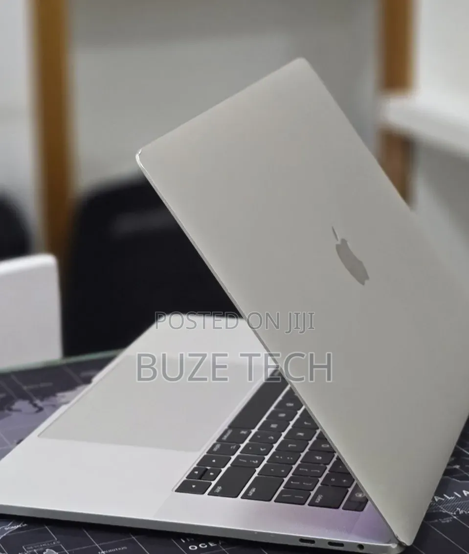 New Laptop Apple MacBook Pro 2017 16GB Intel Core i7 SSD 512GB