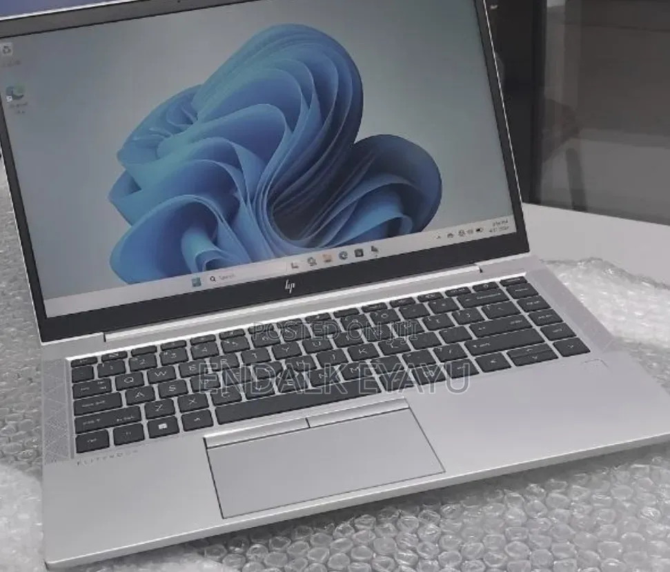 New Laptop HP EliteBook 840 G8 16GB AMD Ryzen 5 SSD 512GB