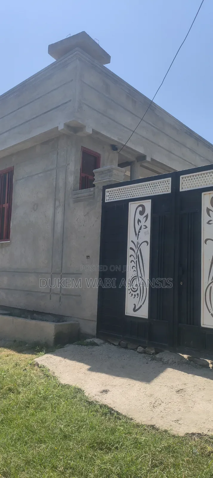 8bdrm House in Bishoftu Dukem, East Shewa for sale