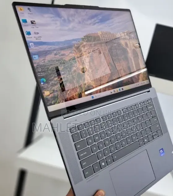 New Laptop Lenovo Yoga 11e 32GB Intel Core Ultra 7 SSD 1T
