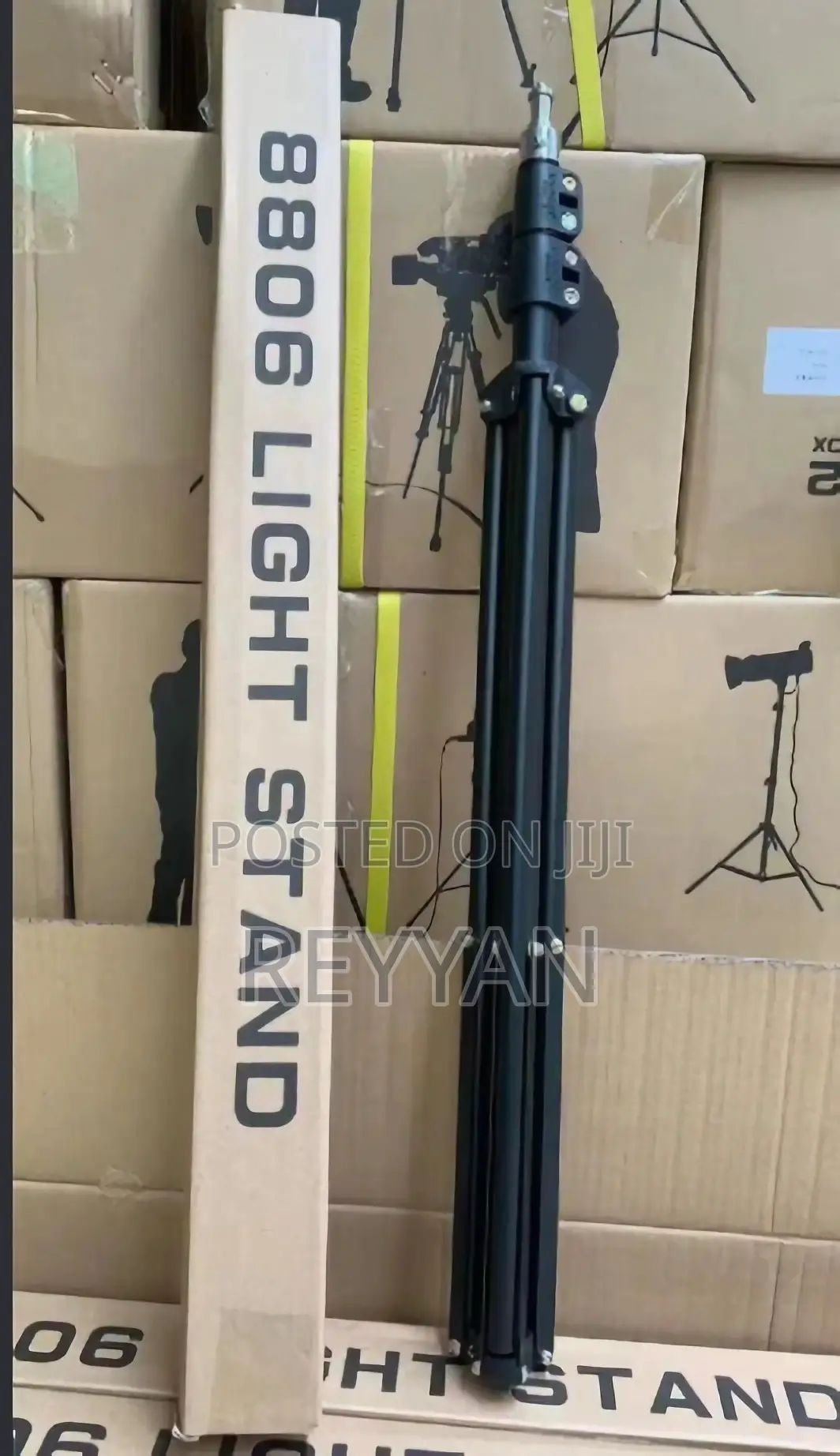 8806 Aluminum Adjustable Tripod