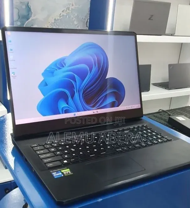 New Laptop MSI GP75 Leopard 16GB Intel Core i7 SSD 512GB