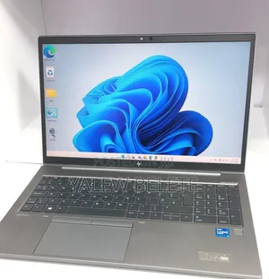 New Laptop HP ZBook Firefly G8 16GB Intel Core i7 SSD 512GB