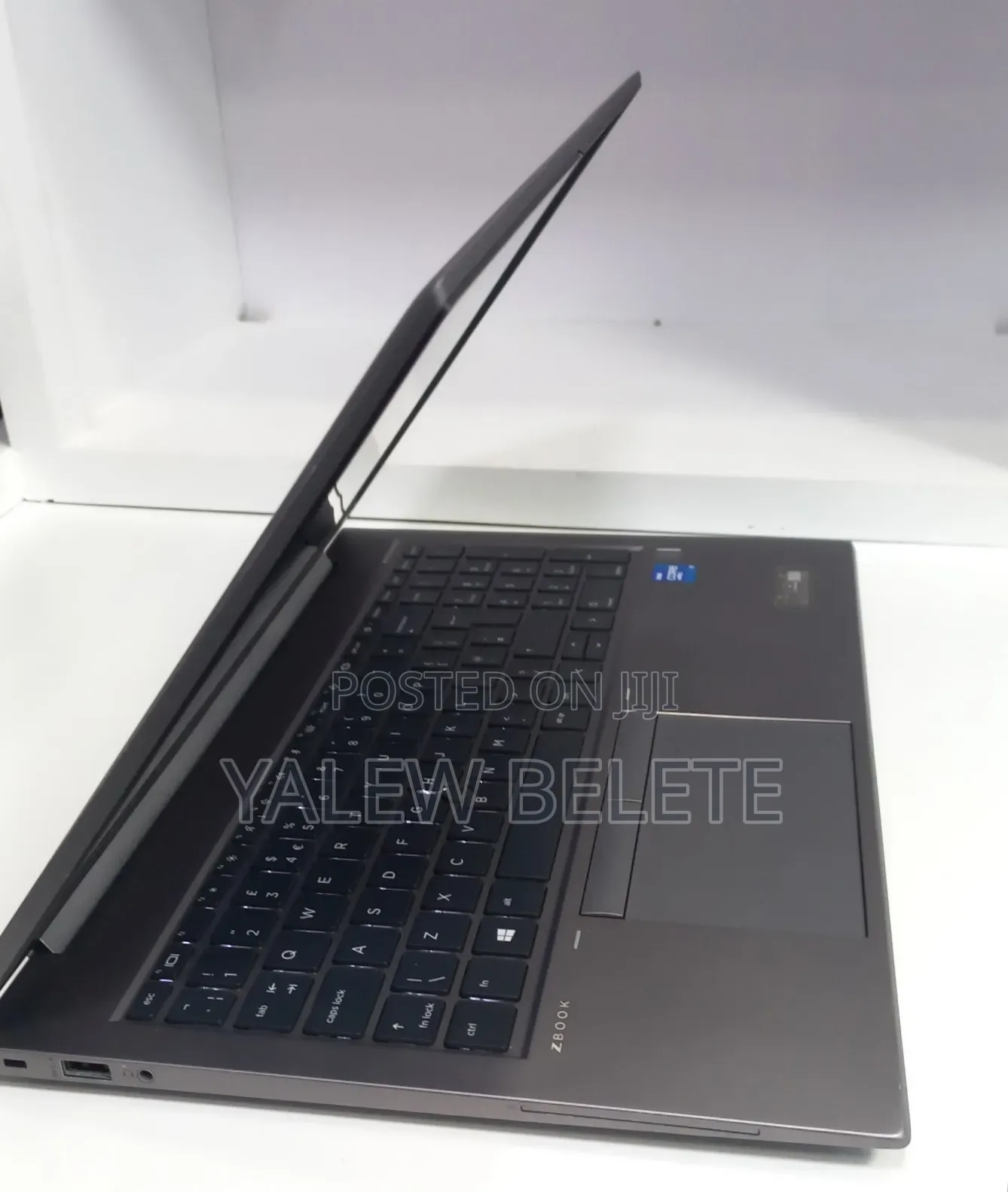 New Laptop HP ZBook Firefly G8 16GB Intel Core i7 SSD 512GB