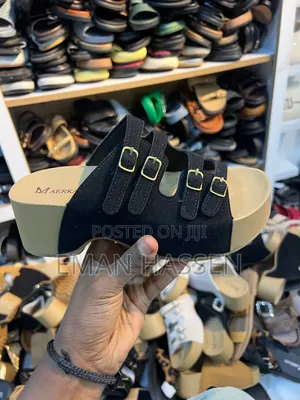 አዘናጭ ክፍት ኮንፈርት ጮማ