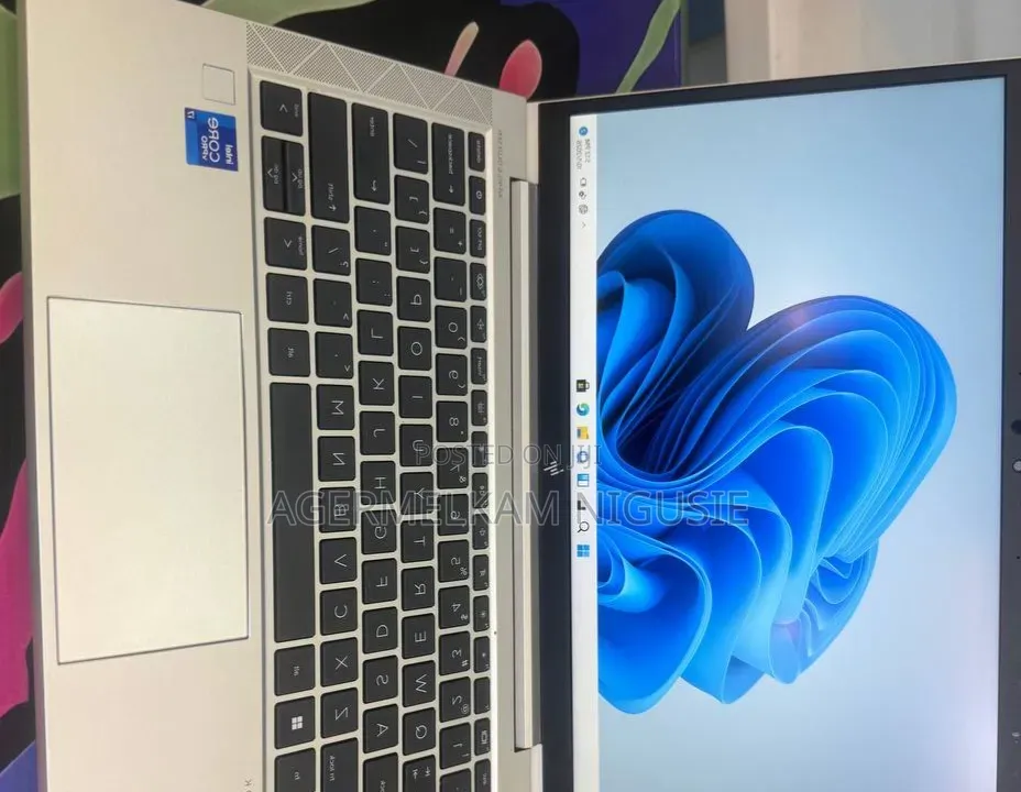 New Laptop HP EliteBook 830 G8 16GB Intel Core i7 SSD 512GB