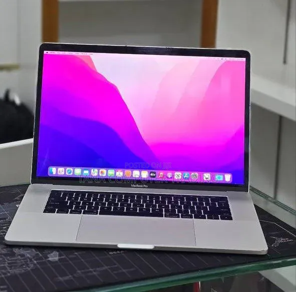 New Laptop Apple MacBook Pro 2017 4GB Intel Core i7 SSD 512GB