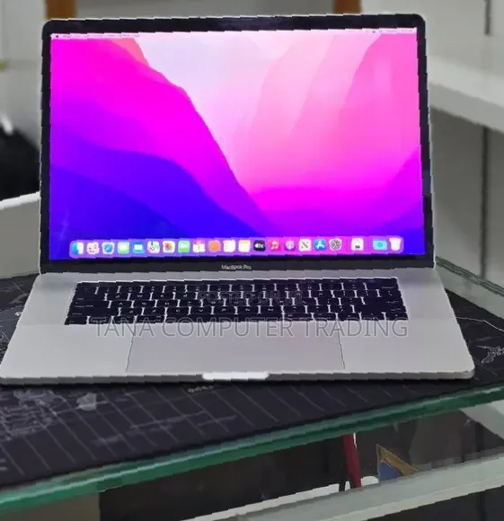 New Laptop Apple MacBook Pro 2017 4GB Intel Core i7 SSD 512GB