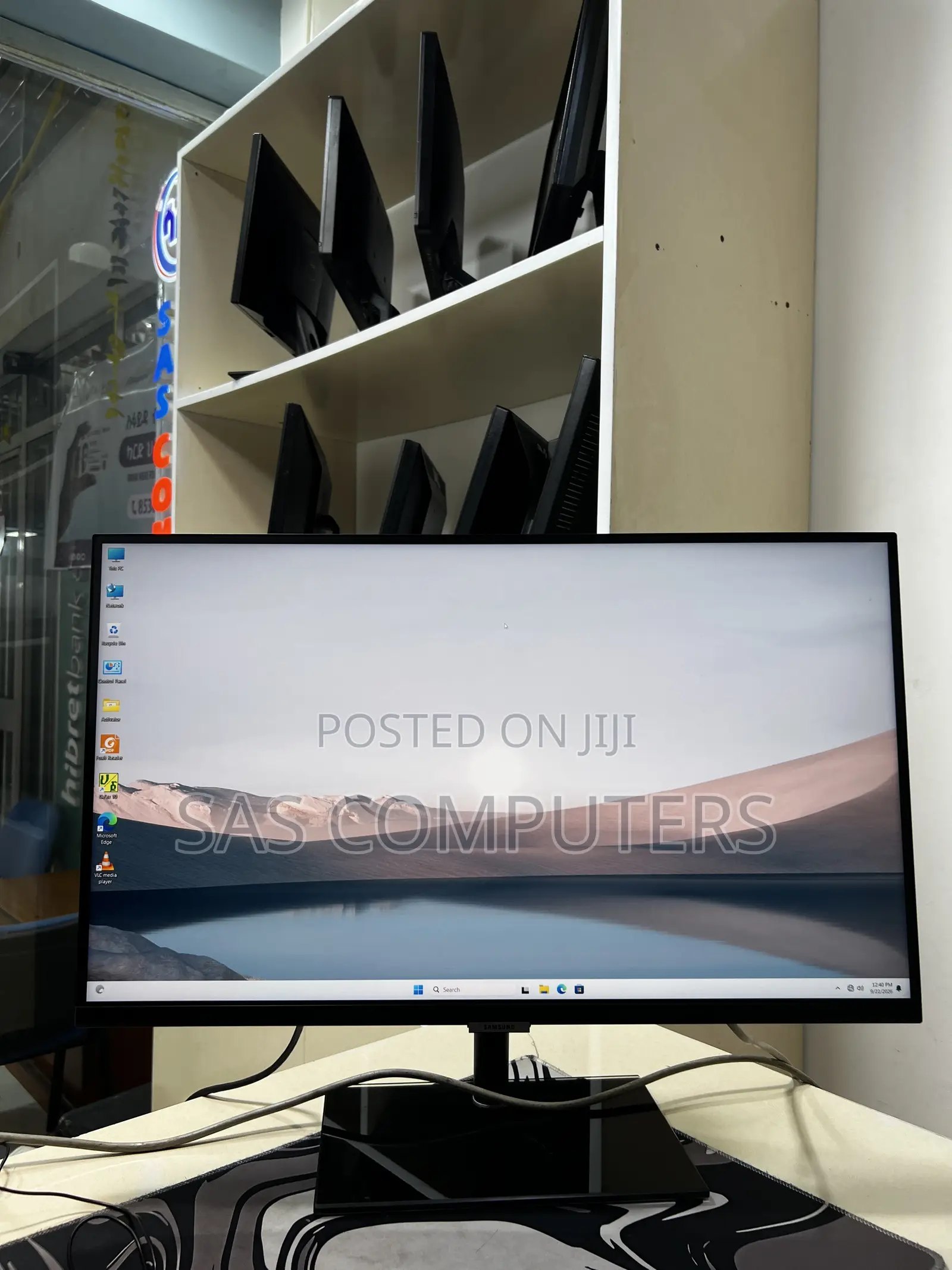 27” Monitor