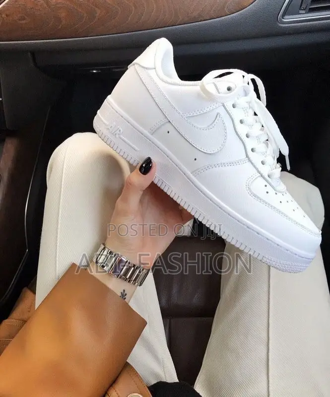 Nike Air Force 1 Low “Triple White”