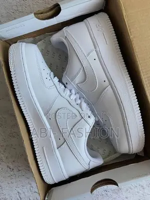 Nike Air Force 1 Low “Triple White”