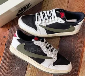 Travis Scott X Air Jordan 1 Low OG ‘Medium Olive’ Black/White
