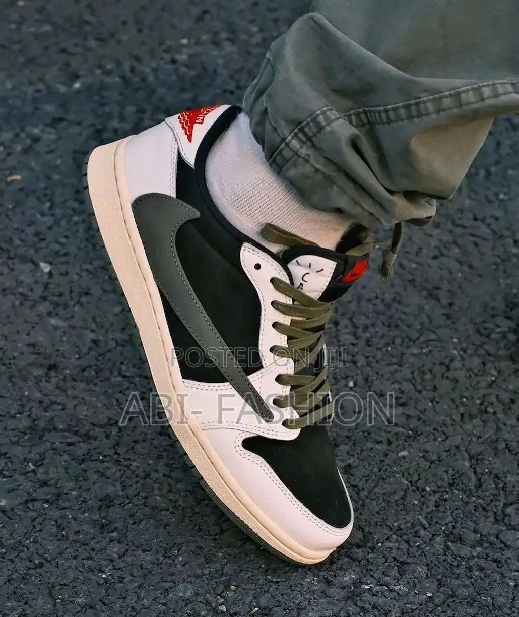 Travis Scott X Air Jordan 1 Low OG ‘Medium Olive’ Black/White