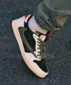 Travis Scott X Air Jordan 1 Low OG ‘Medium Olive’ Black/White