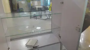 √ High Qulity Glass Display Allmost New 120m Good Condition