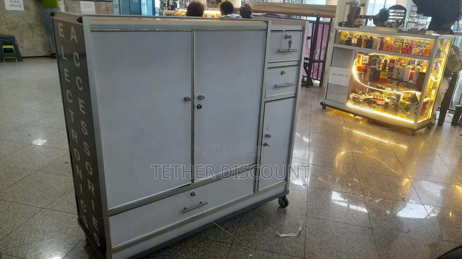 √ High Qulity Glass Display Allmost New 120m Good Condition