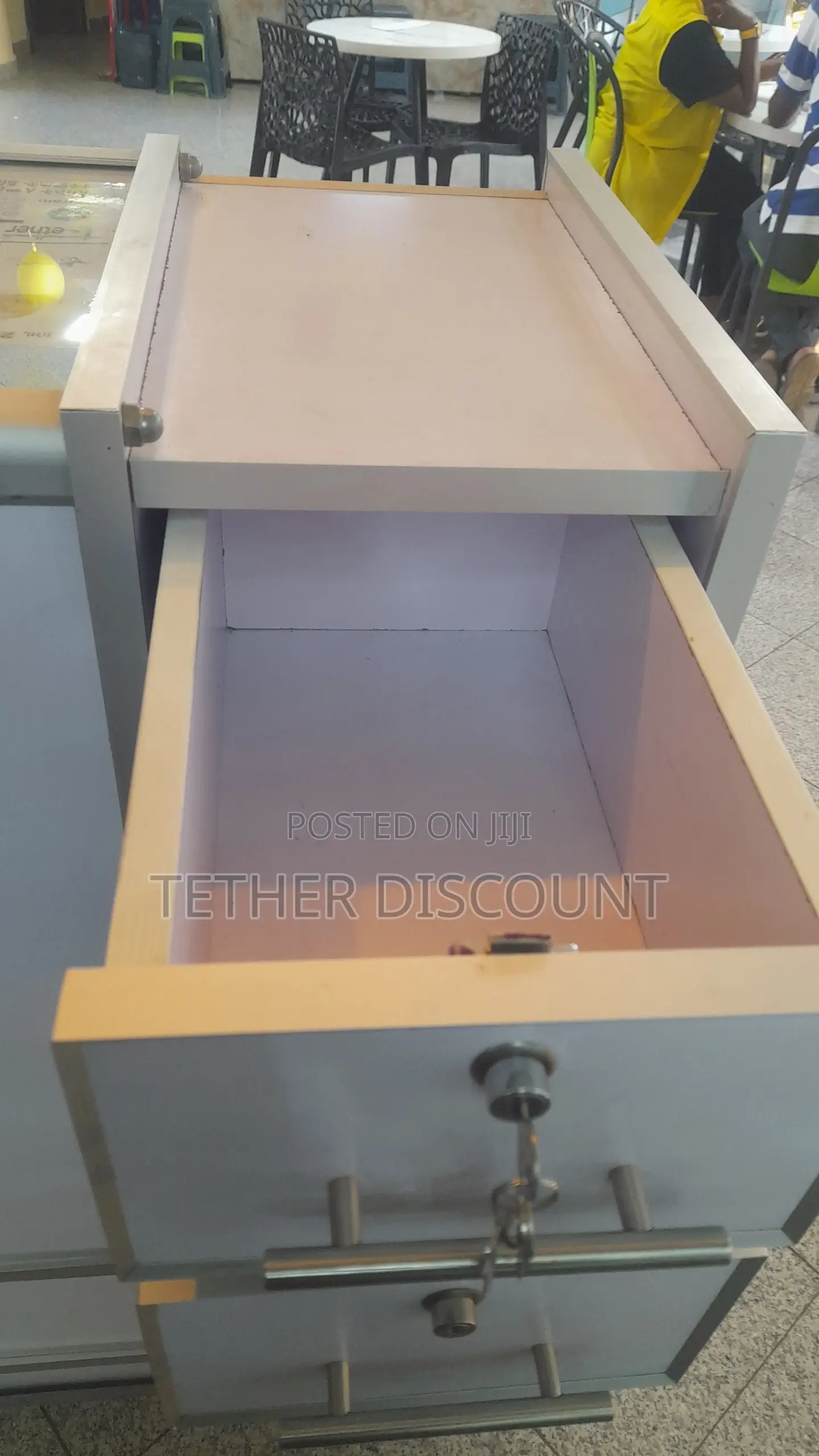 √ High Qulity Glass Display Allmost New 120m Good Condition