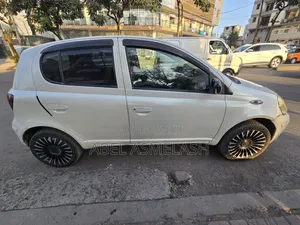 Toyota Vitz 2004 White