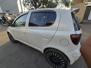 Toyota Vitz 2004 White