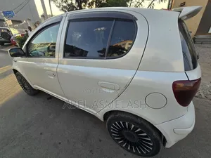 Toyota Vitz 2004 White