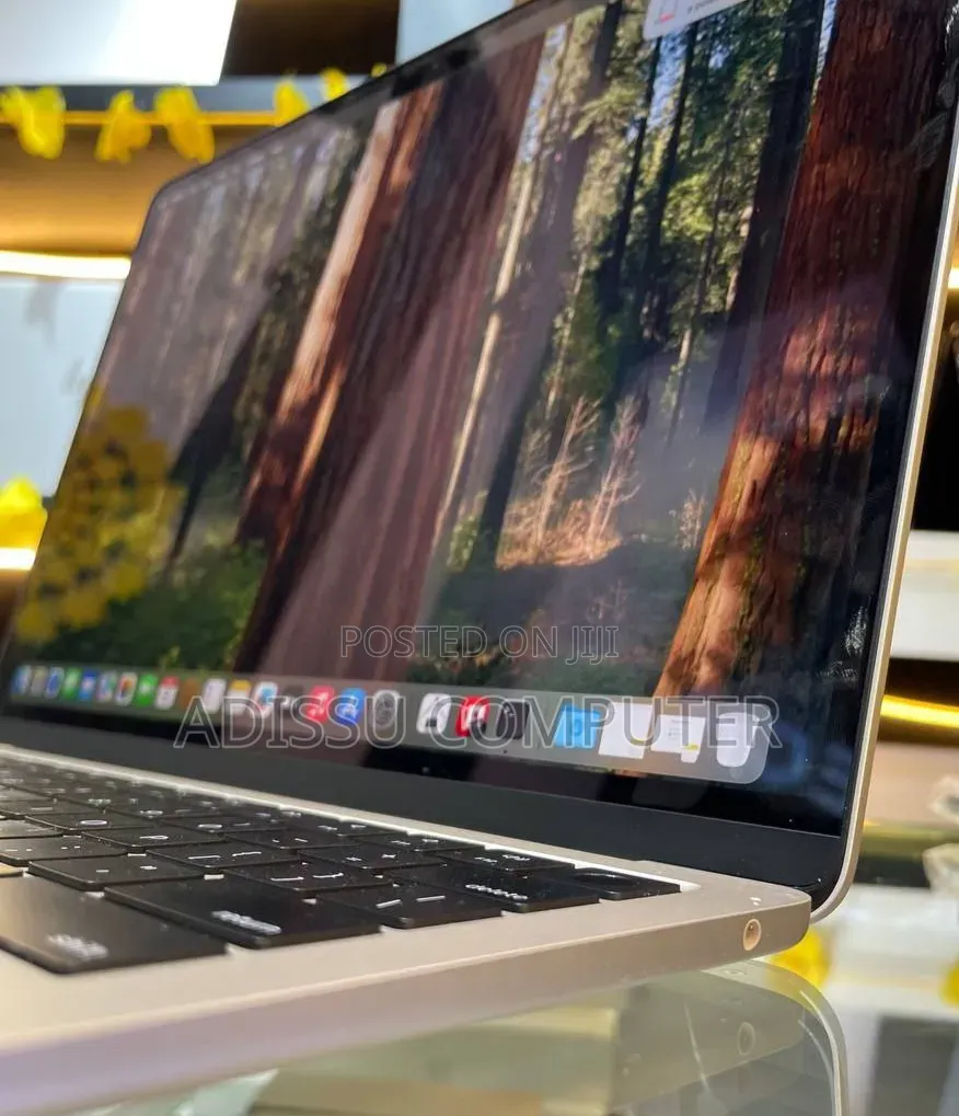 New Laptop Apple MacBook Air 2025 M4 16GB Apple M4 SSD 512GB