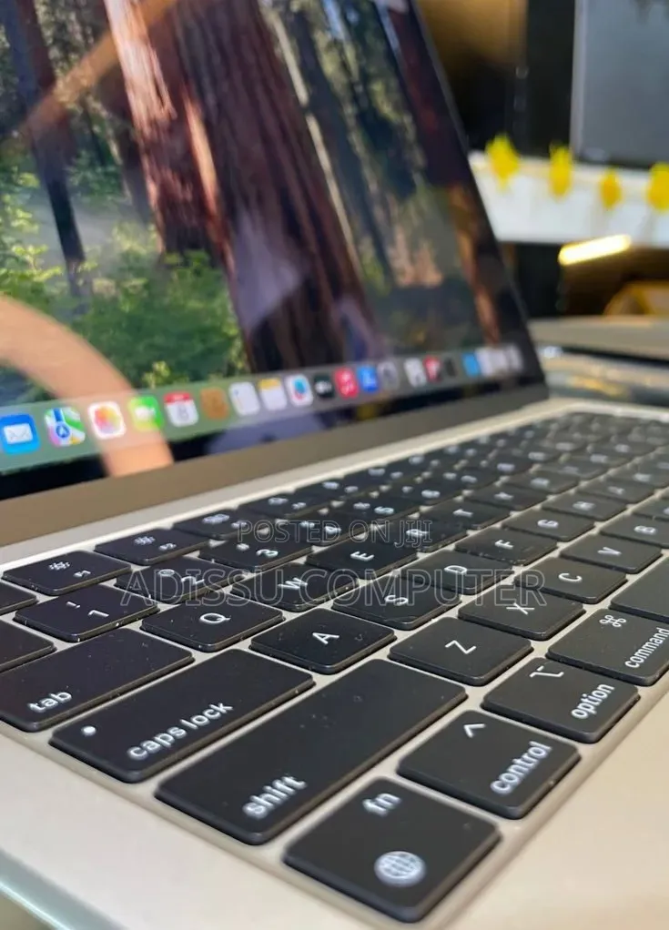 New Laptop Apple MacBook Air 2025 M4 16GB Apple M4 SSD 512GB