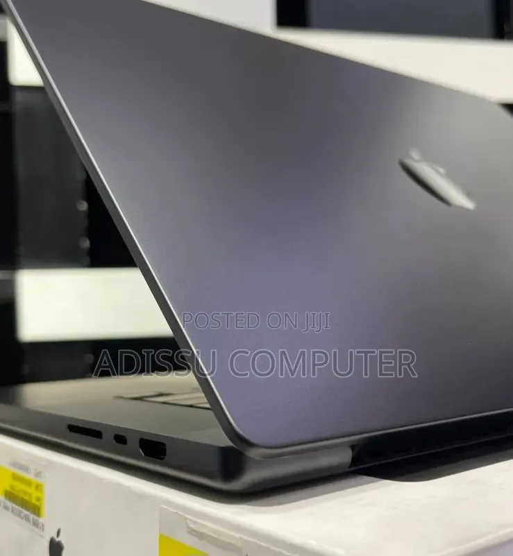 New Laptop Apple MacBook Pro 2024 M4 Max 48GB Apple M4 Max SSD 2T