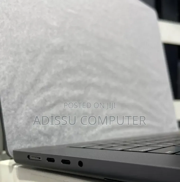 New Laptop Apple MacBook Pro 2024 M4 Max 48GB Apple M4 Max SSD 2T