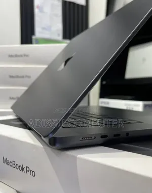 New Laptop Apple MacBook Pro 2024 M4 Max 48GB Apple M4 Max SSD 2T