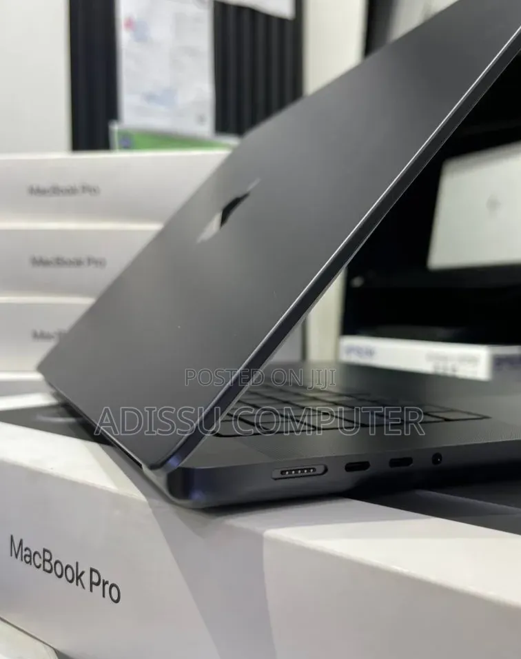 New Laptop Apple MacBook Pro 2024 M4 Max 48GB Apple M4 Max SSD 2T
