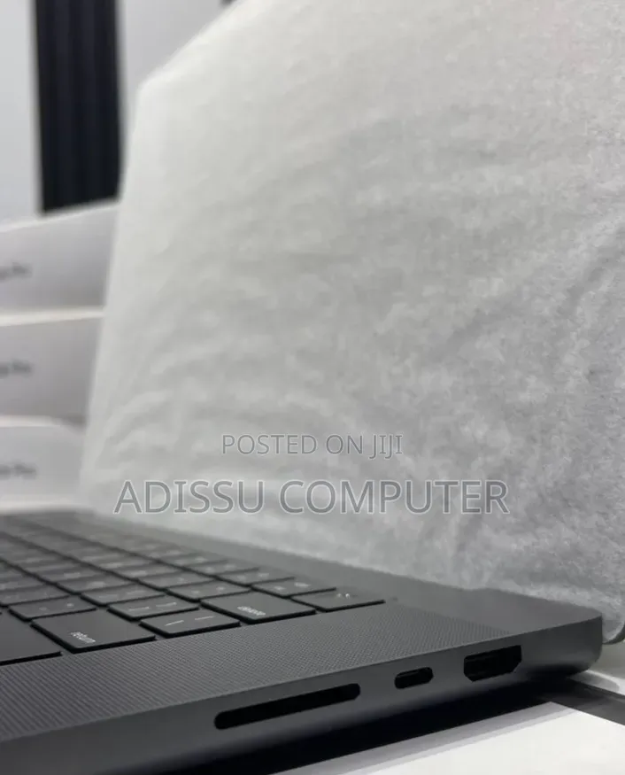 New Laptop Apple MacBook Pro 2024 M4 Max 48GB Apple M4 Max SSD 2T