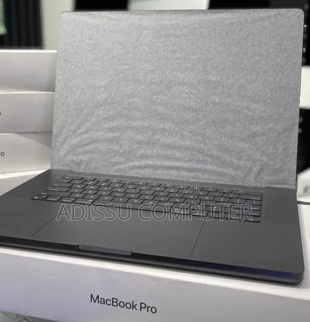 New Laptop Apple MacBook Pro 2024 M4 Max 48GB Apple M4 Max SSD 2T