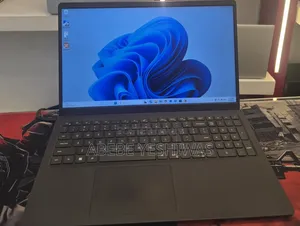 New Laptop Dell Inspiron 15 8GB Intel Core i5 SSD 512GB