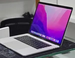 New Laptop Apple MacBook Pro 2017 16GB Intel Core i7 SSD 512GB
