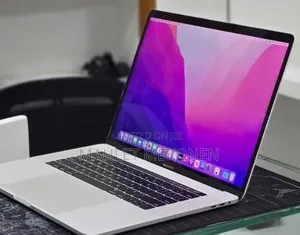 New Laptop Apple MacBook Pro 2017 16GB Intel Core i7 SSD 512GB