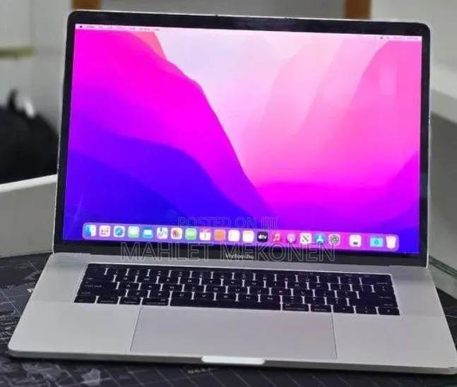 New Laptop Apple MacBook Pro 2017 16GB Intel Core i7 SSD 512GB