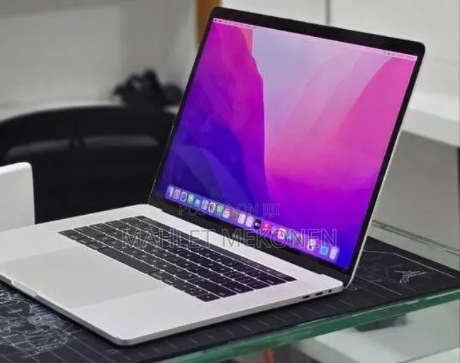 New Laptop Apple MacBook Pro 2017 16GB Intel Core i7 SSD 512GB